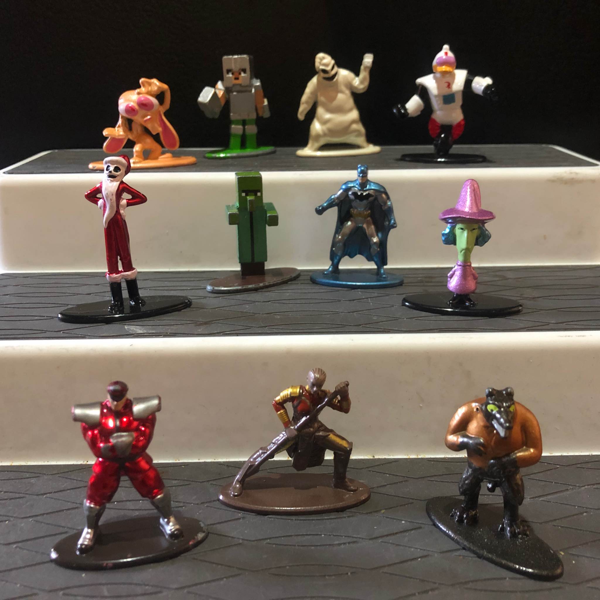 Figuras de metal