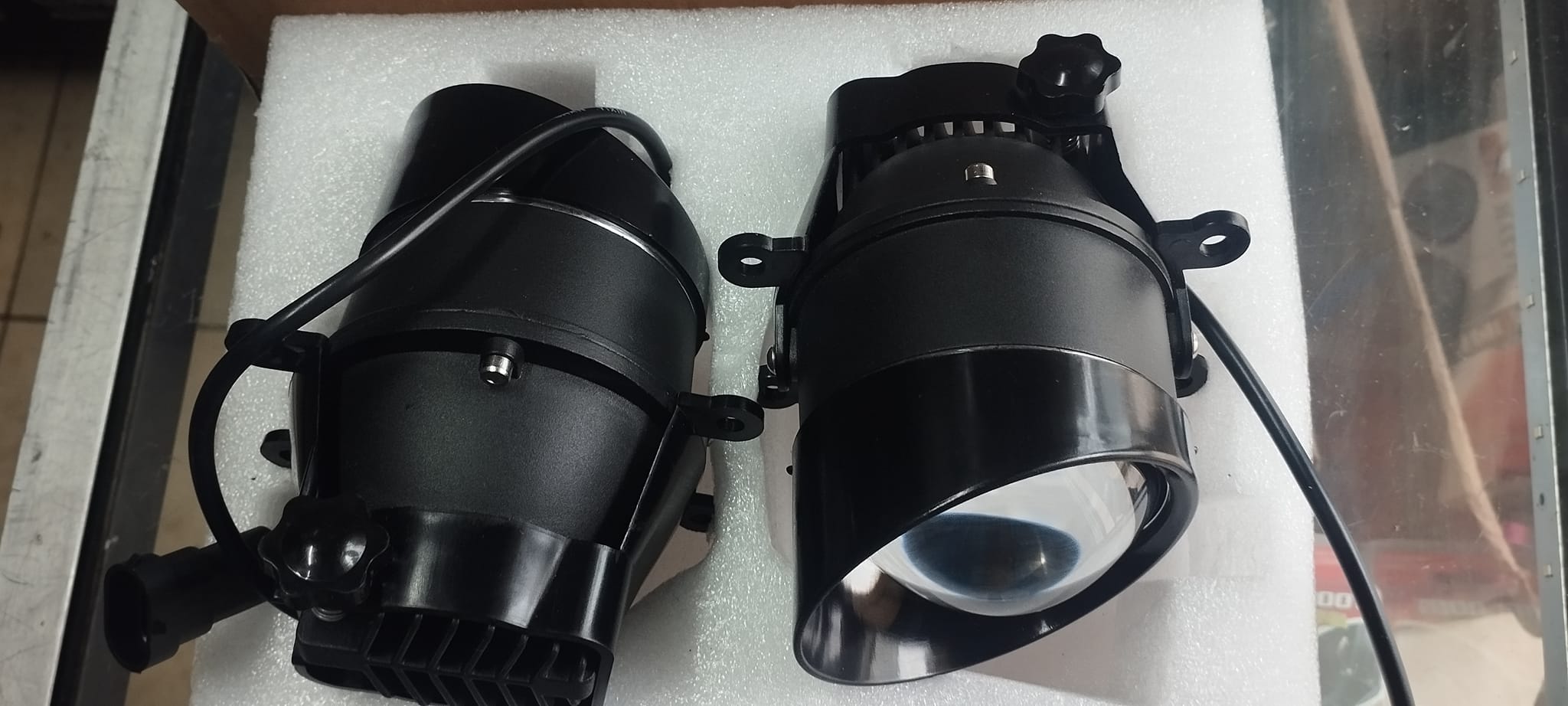 NEBLINERA TIPO LASER 
GAMA ALTA 
Q1000 el par NUEVAS 

no incluye instalacion
3