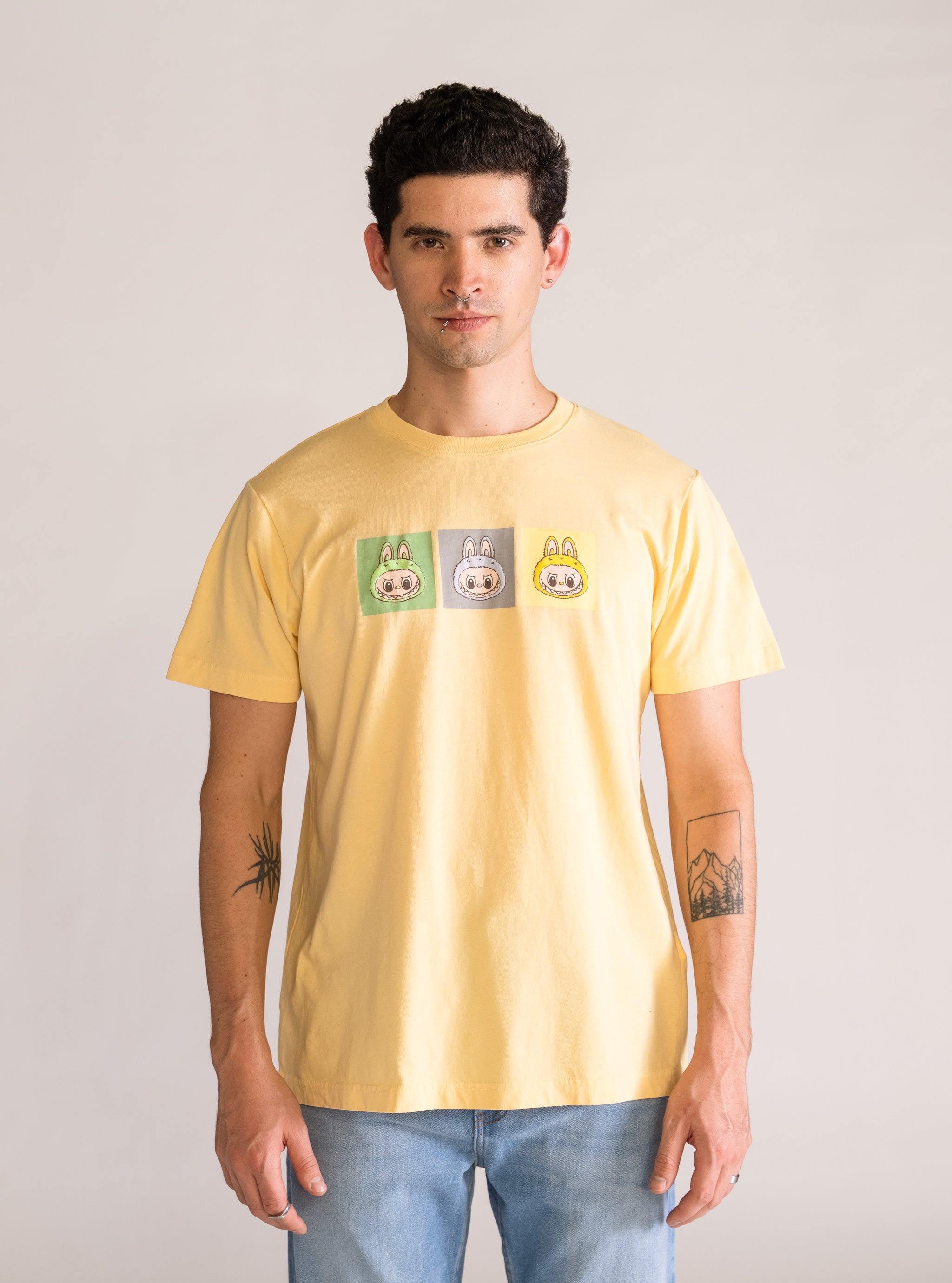 Eyes Up Playera, Amarillo Obscuro