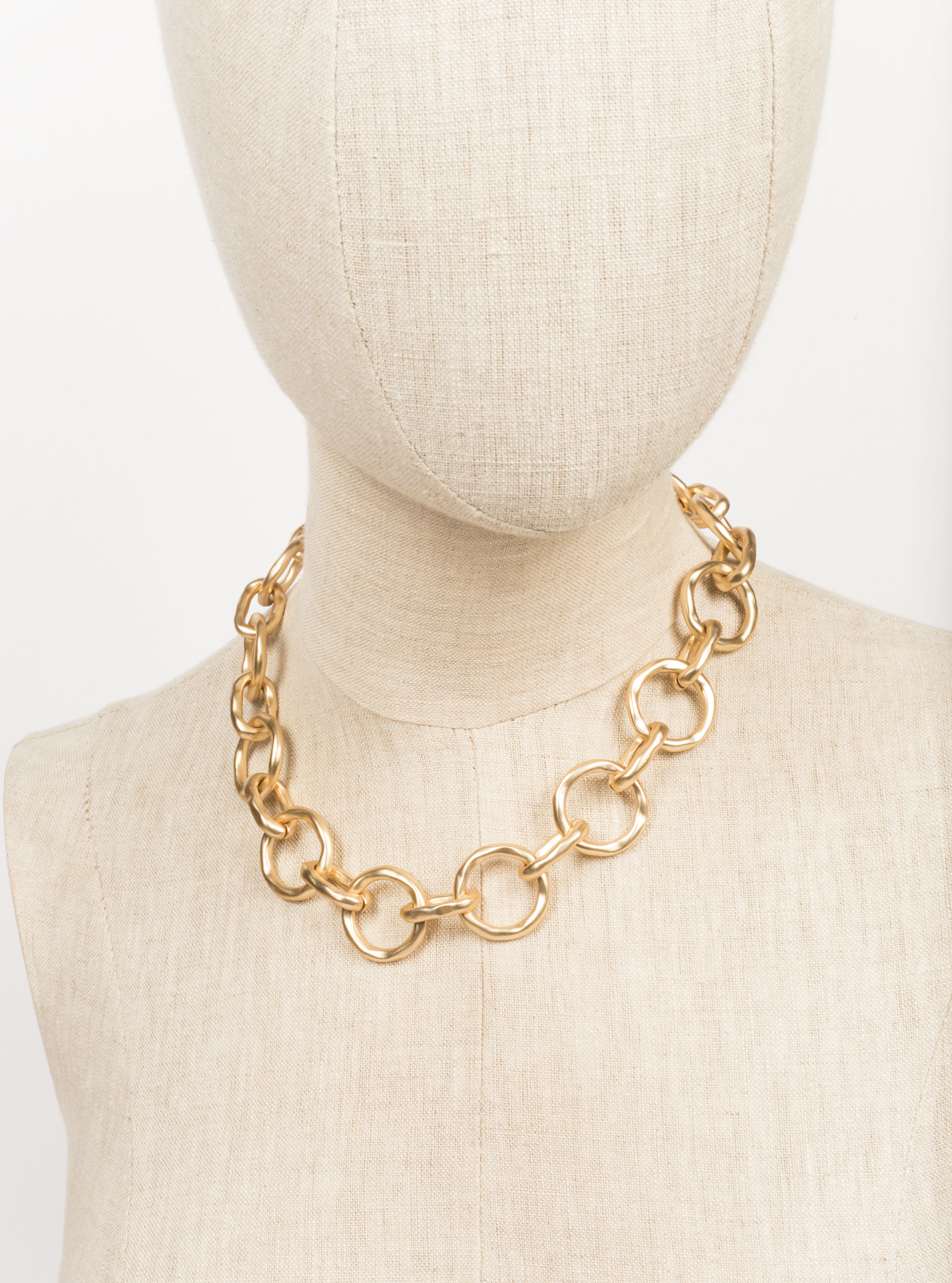 Shackle Link Necklace, Dorado